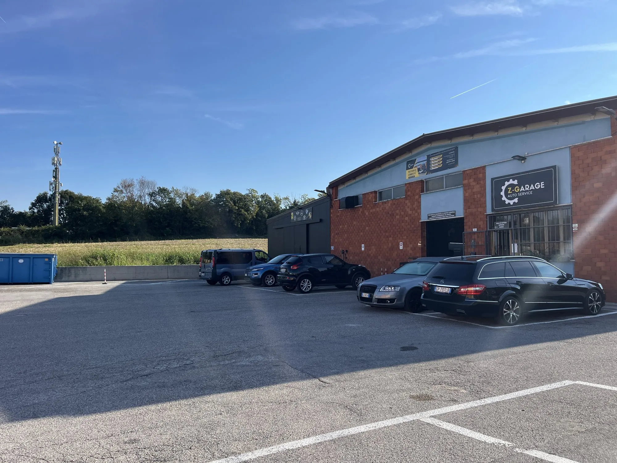 La facciata dell’officina Z-Garage a Solferino