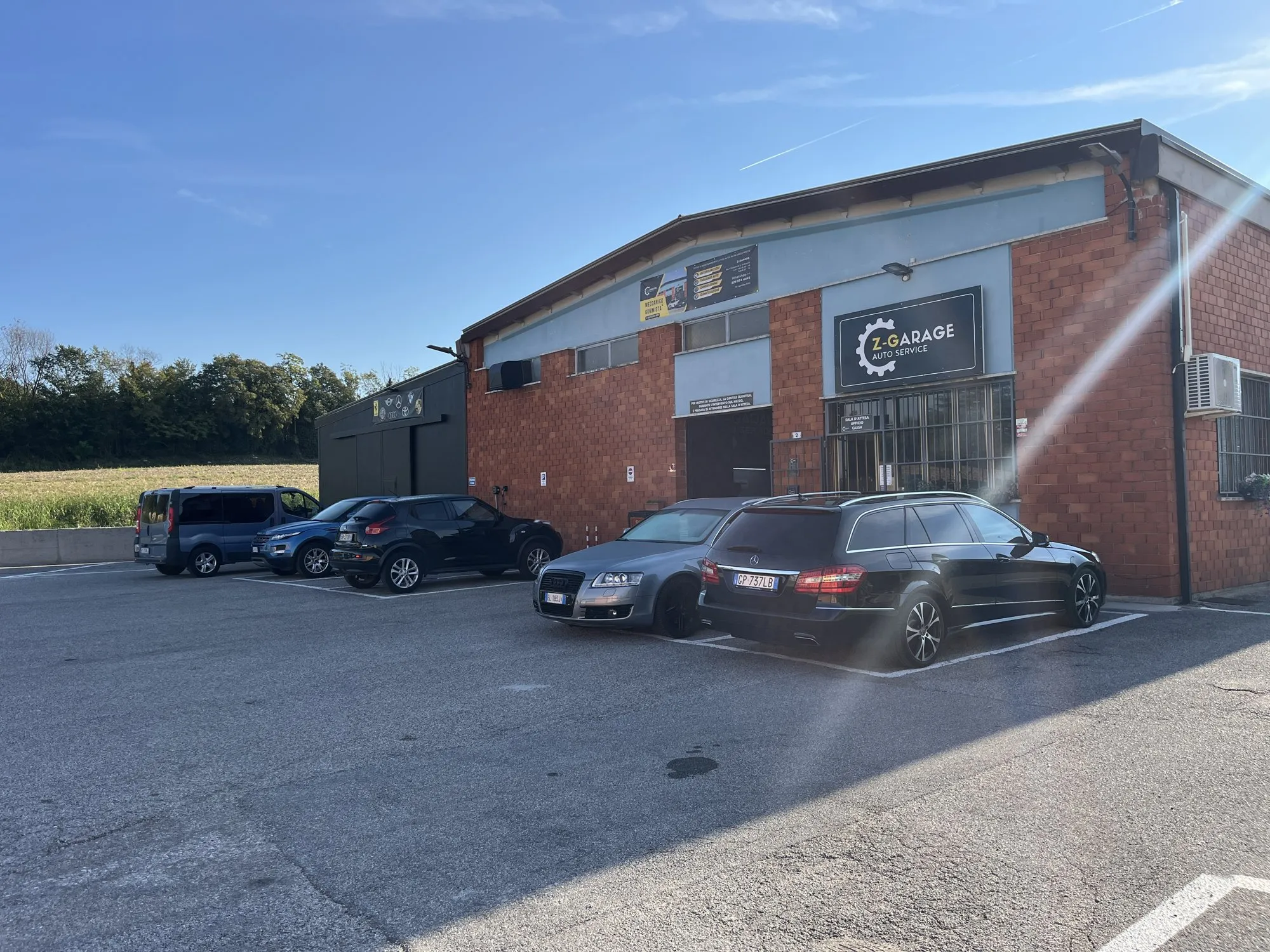 Il piazzale dell’officina Z-Garage
